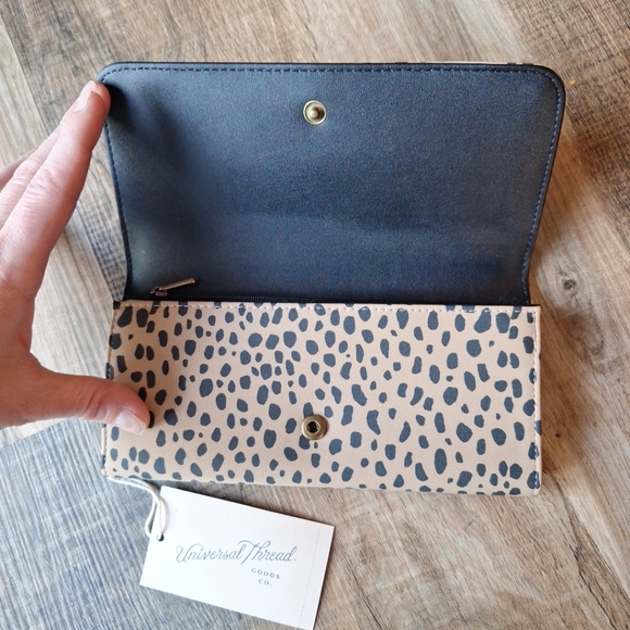 Universal Thread Leopard Print Trifold Wallet - Picture 3 of 7